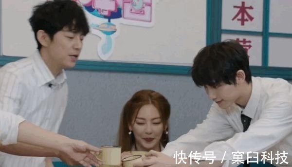 維嘉|丁程鑫加盟《快本》,誰留意到謝娜的動態?情商高低一目了然