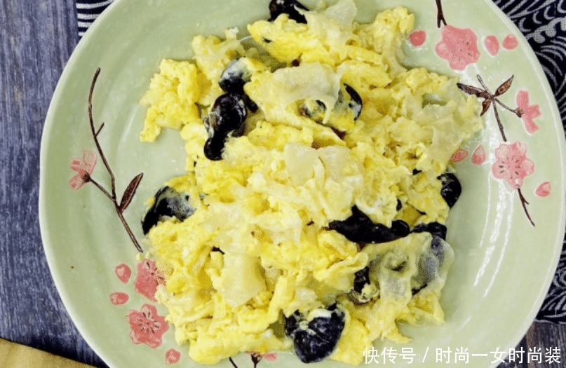 木耳|穷人的“阿胶”就是它,隔三差五吃,气血双补,肌肤红润细腻