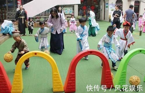 文化&老师让孩子穿汉服参加活动,家长用力过猛,穿着囚服来“过堂”了