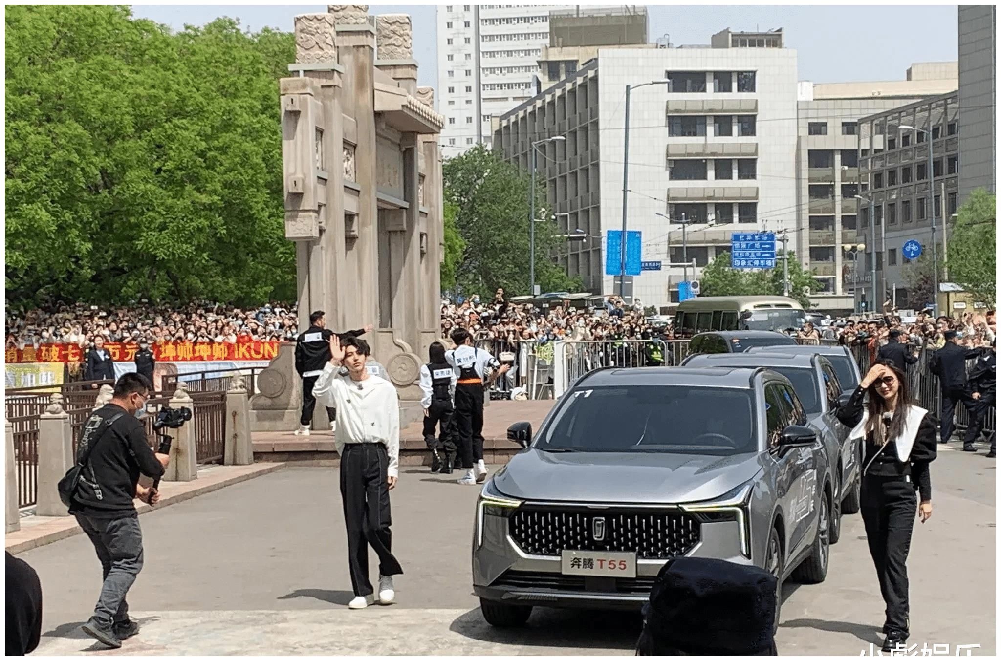 宋雨琦造型可爱，将《跑男》路透照发到推特，海外网友震惊：中国防疫太松散