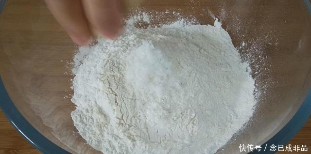 这才是糯米粉最好吃的做法,一搅一拌,锅中一倒,出锅孩子抢着吃