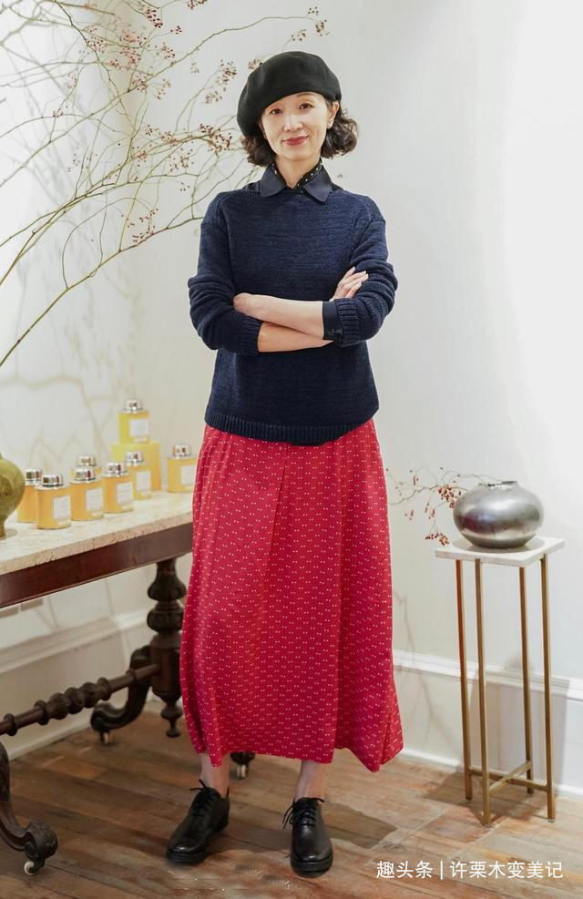 裙装 女人过了50岁,尽量不要衬衫配阔腿裤,学三木妈妈这样穿真优雅