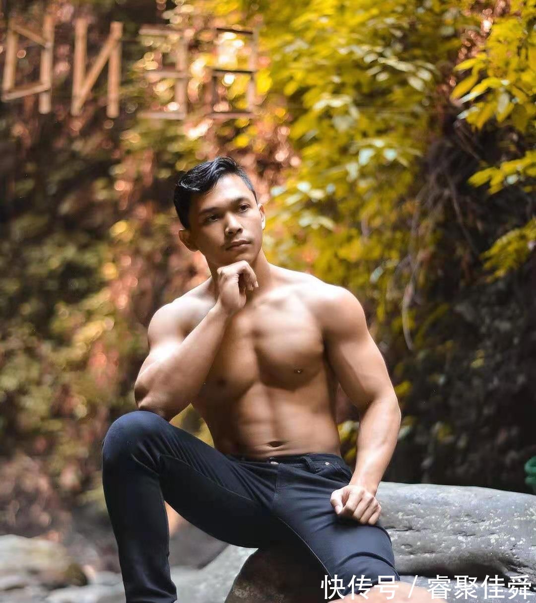 型男|型男的肌肉真的好加分,胸肌、腹肌、麒麟臂都很有料,男友力满满