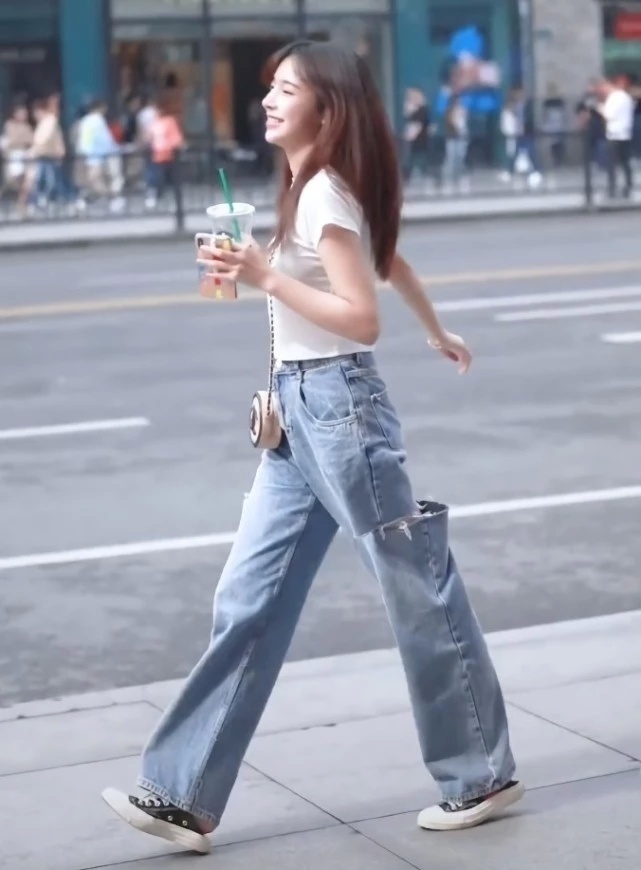 裤子|“一刀切”裤子刚走红,街头又火了“移花接木”裤,效果你想不到