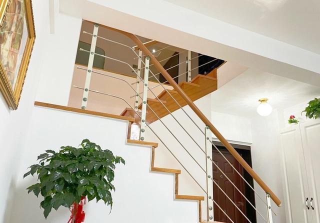 空间感|她家复式楼，入住几天非常满意，每天可以爬楼梯，真是一种享受