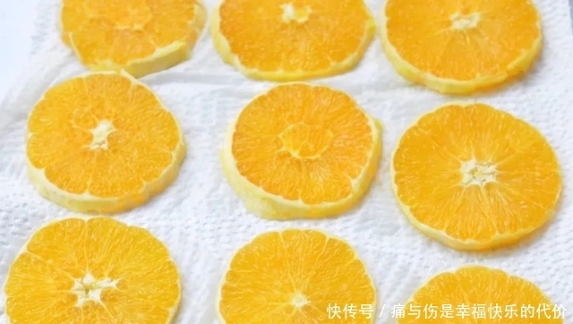 橙子跟饼干搭配,酸甜酥脆的橙子巧克力饼干,香到没朋友