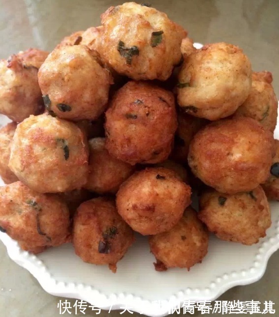 炸肉丸子，加淀粉还是面粉？多加1样，学会4技巧，外酥里嫩不油腻