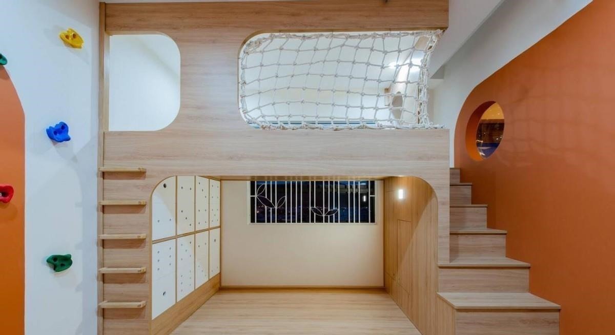 上下铺|78㎡“去客厅化”,扔掉沙发靠墙打5cm高地台,一家5口越住越宽敞