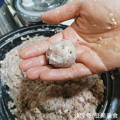 鲮鱼|这道客家香菇猪肉丸和酿豆腐，分分钟光盘