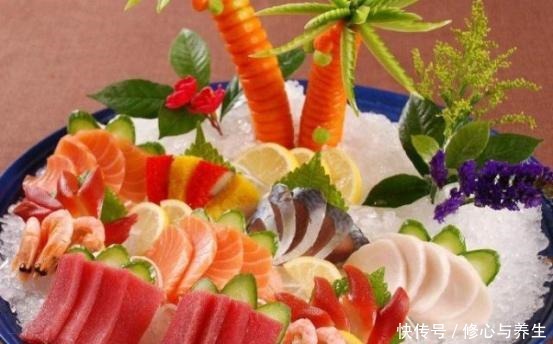 日本小菜里会放一个绿色塑料纸,到底是干啥用的!