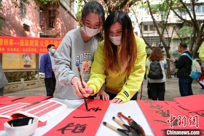 台湾青年$台湾青年大陆过年：旅游探亲上课搬家各有精彩