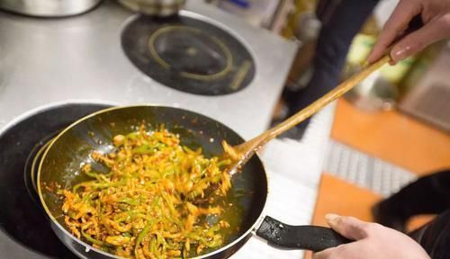 碗筷|炒菜、洗碗筷犯5个错，容易惹癌上身！一个小改变避开癌