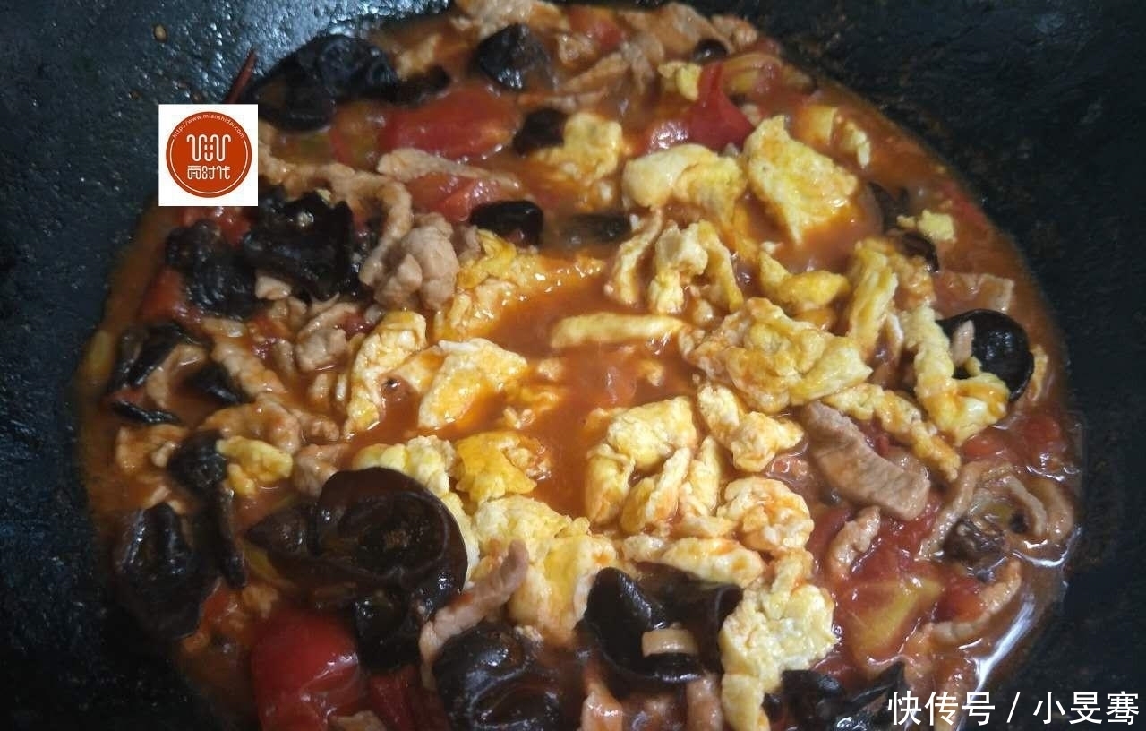 自己做的手工西红柿鸡蛋打卤面,汁浓面爽,比饭馆里的好吃!