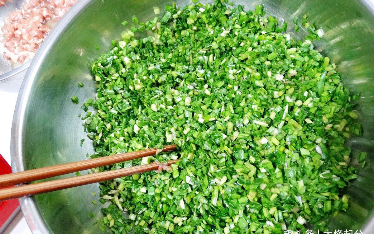 饺子馅|为什么饺子馆的饺子,肉馅打水加菜照样好包?掌握窍门,鲜嫩爆汁