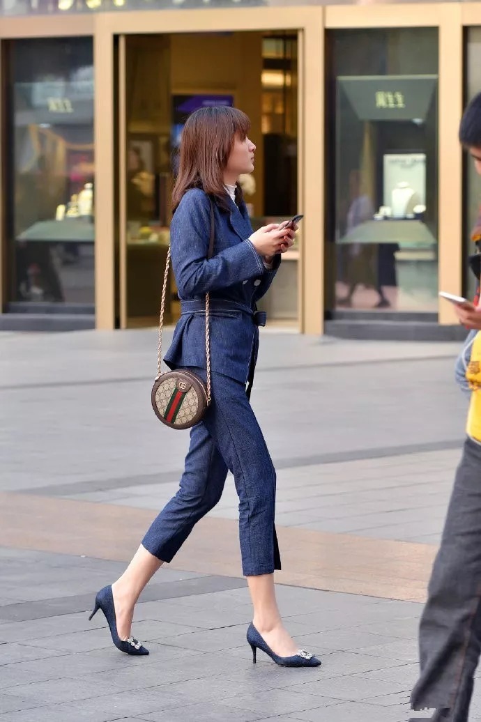 高跟鞋遇上丝袜，碰撞出让人难忘的气息