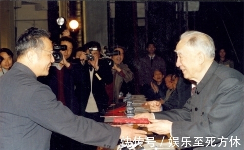 笔力!薄一波书法“虬龙”体书法太惊艳,笔墨劲霸岿然,却被批瑕疵多