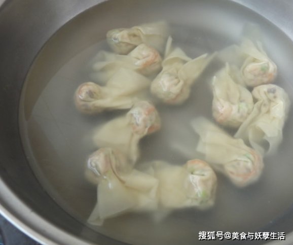 馄饨汤这样调！只需3样打底，用开水随便一冲，比排骨汤还好喝
