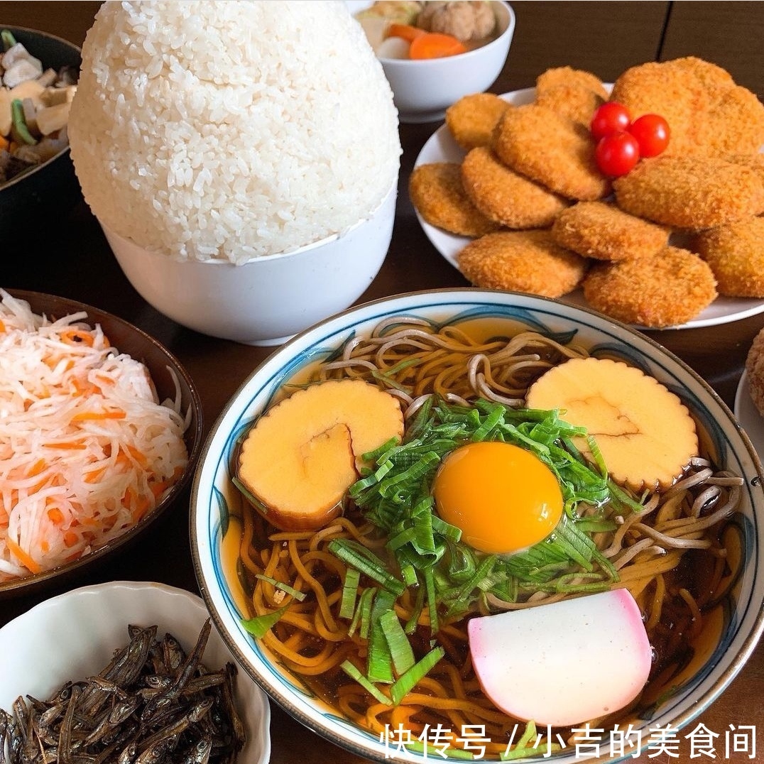 “食量很大”的家庭主妇晒晚餐,与老公的晚餐放在一起,对比惊人