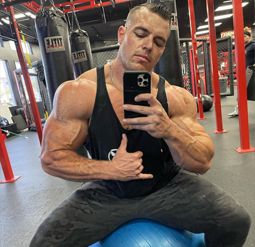 大重量|肌肉爆表,能扛起1千斤的重量,力量大到被怀疑是在用“假片”