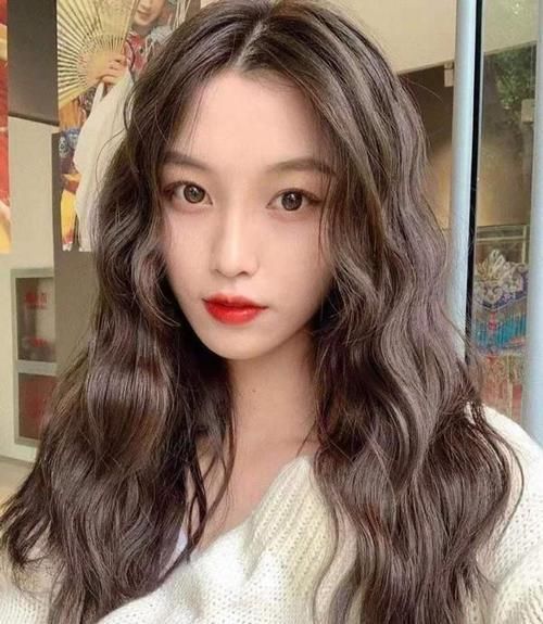 ?你适合“直发”还是“卷发”?主要看这3个部位,发量是关键!