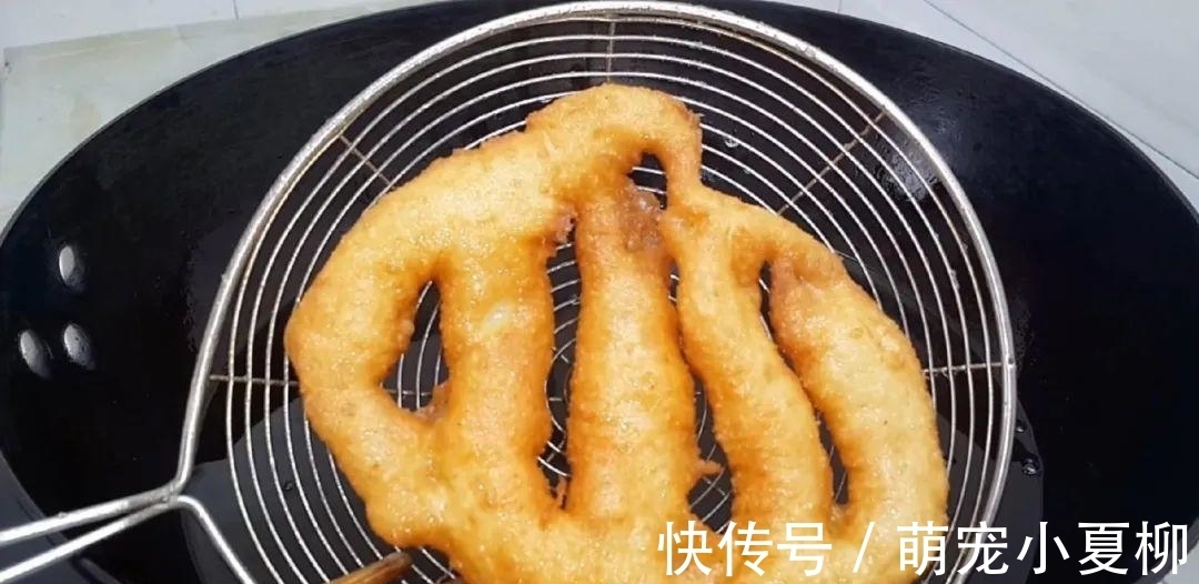 油条这样做才简单，冰箱里一放，简单又好吃，学会天天不起早