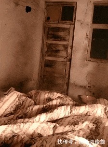 |搞笑GIF趣图:老爷子成功的把榴莲吃出了芥末的味道!