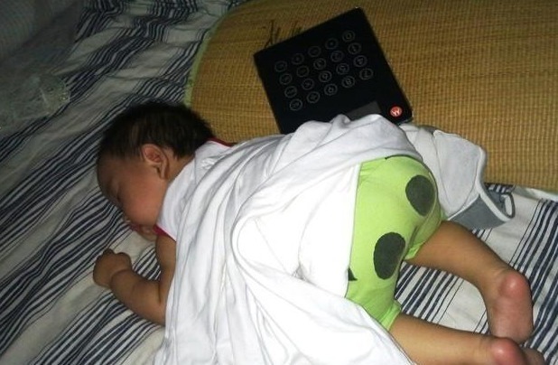 胀气|为啥孩子睡觉爱滚来滚去不一定是热,这4个“苦衷”家长要知道