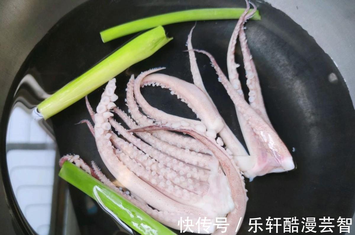 火爆大街的章鱼小丸子,自己在家动手也可以做成,轻松又简单