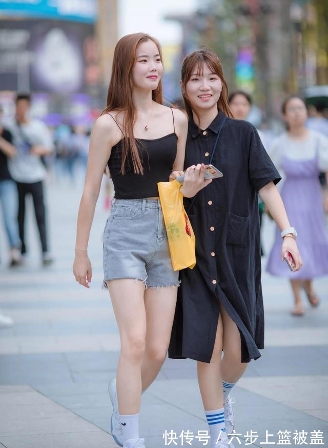 街拍|街拍美图:牛仔风格穿搭的小姐姐