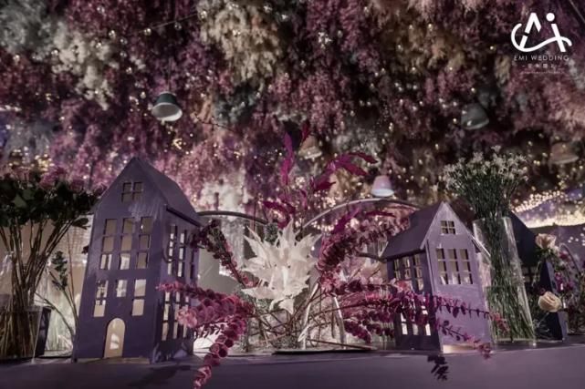 以月见草为设计灵感，打造一场富有诗性的紫色系婚礼