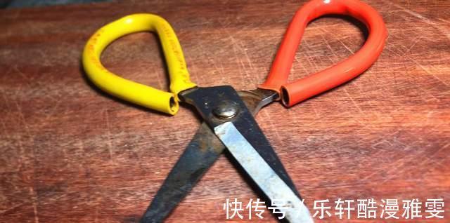 摩擦|剪刀生锈变钝教你一个小妙招，一个易拉罐，剪刀立马锋利如新