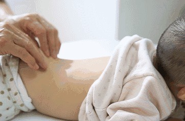 捏脊|宝宝捏脊好处多,宝宝长高个,睡得好,少生病!到底怎么捏才有效