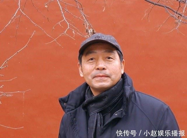 传统书法#书协主席鲍贤伦另类书法,专家批评字不像字,真正的满纸烟云