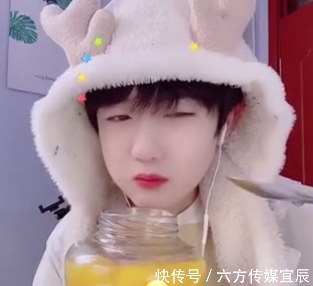 风小逸|“吃个桃桃”改名“小逸哥哥”,穿迷彩服显阳刚,网友劝其出道