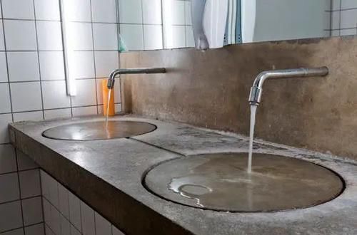 齐家美美|洗手台不装台盆,排水全靠1条缝,以后我家卫生间也要这么装!