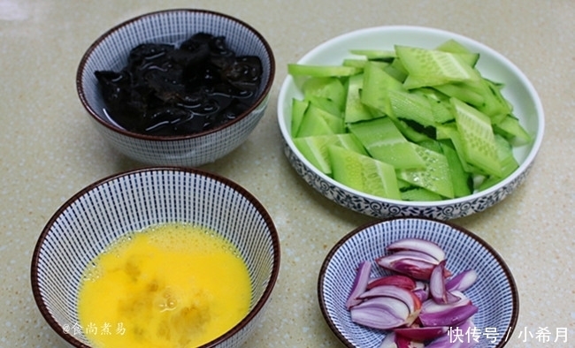 木耳|此菜,我家每周吃两顿,雷打不动,营养水分足,低脂美容嫩肌肤