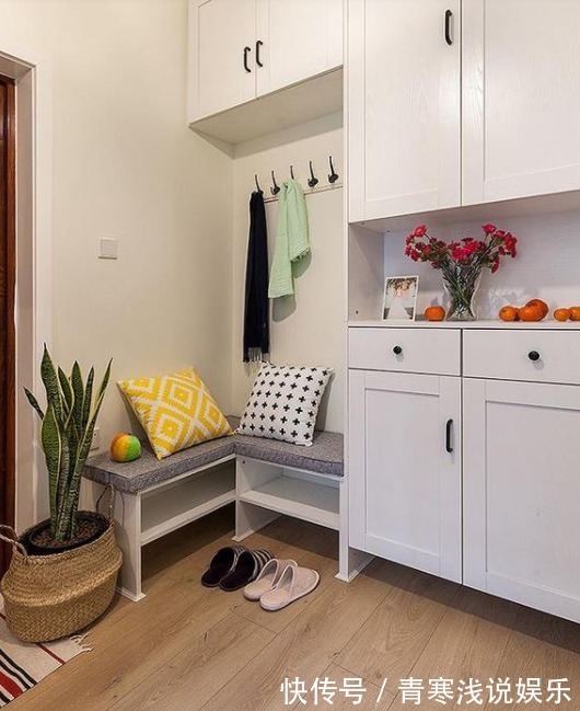 她家148平米,进门就被玄关迷住,不做吊顶跟背景墙,阳台超漂亮