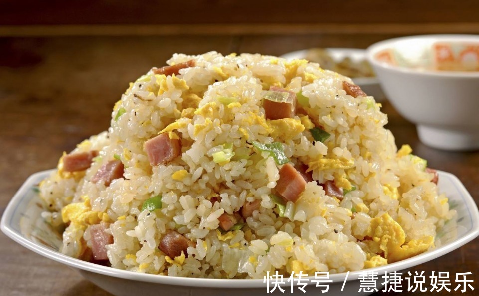 蛋炒饭究竟怎么做最好吃大厨分享给大家,简单4步满足你的胃!