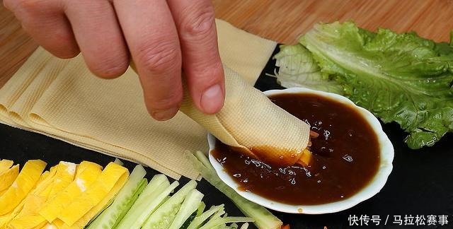 想吃甜面酱不要买,教你在家做,1元成本能做1碗,拌啥都好吃!