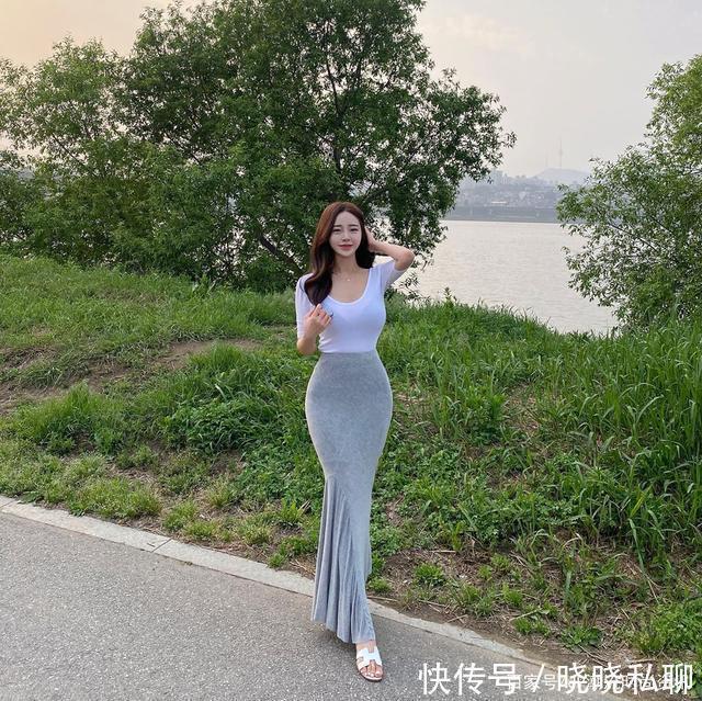 显瘦显白，这样的半身裙即使天气再冷也有小姐姐愿意穿吧