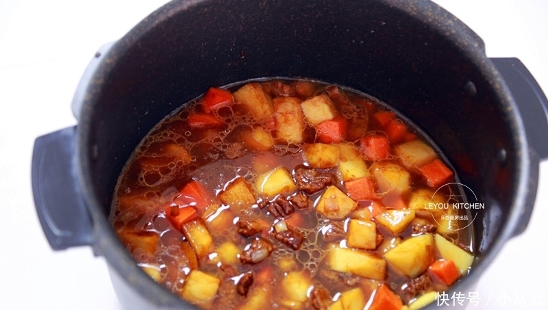 简单好做的懒人焖饭,一锅菜、肉、饭全有,下班再不用愁吃什么