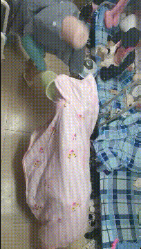 |搞笑GIF:宝宝:这吃的是什么呀,怎么越吃越困呢