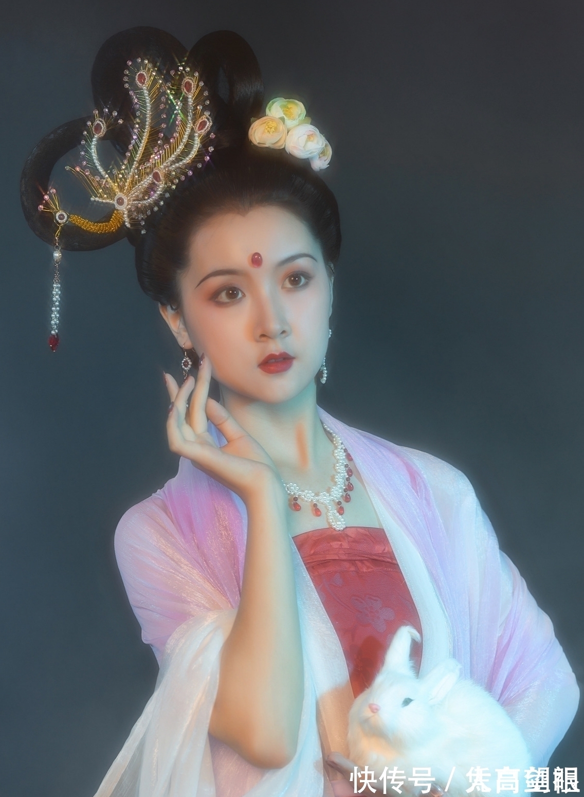 玉兔蟾光#月·七绝·十首丨思君不忍音尘断,玉兔蟾光两渺茫