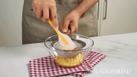 早晨来一碗岩爆芋泥咸蛋黄蛋糕，大人小孩都爱吃