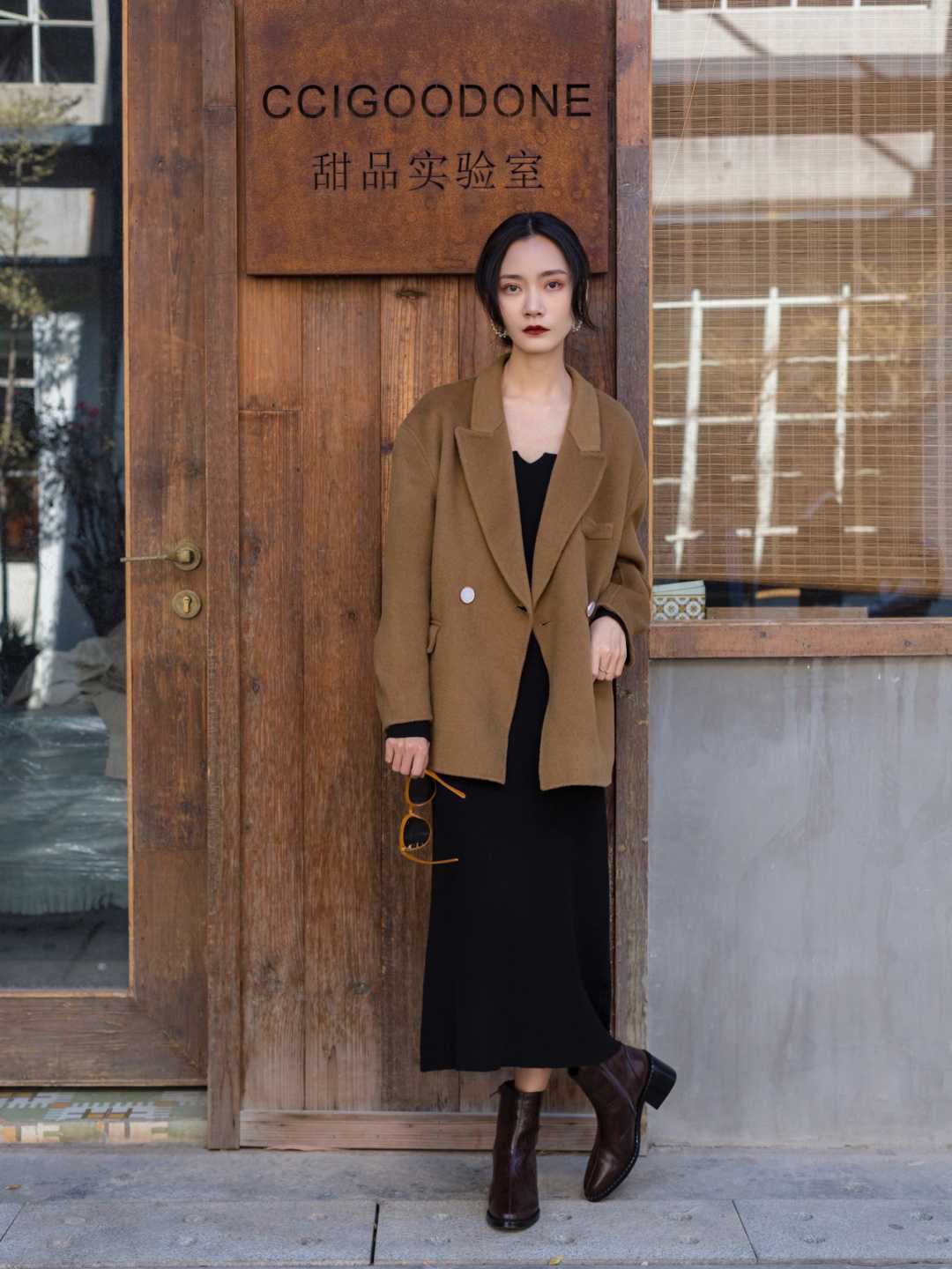 小姐姐|~小王~长款大衣太容易撞衫了怎么办?别怕,用短款毛呢代替它也可以很美