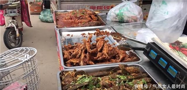 炸鱼|夫妻街头卖“香酥”小吃,20元一斤遭哄抢,食客连鱼刺都能吃!