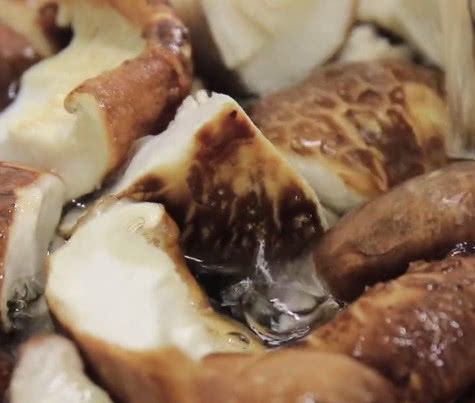 鸡丝|1块鸡胸肉,几片香菇,几分钟做一锅鸡丝嫩滑的香菇鸡丝汤