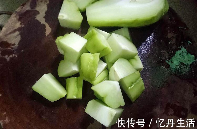 冬天不懂吃这菜可惜了,比白菜便宜,比猪肉补钙,孩子多吃更聪明