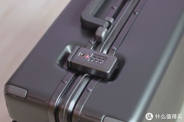 系列|坚固耐磨颜值在线，地平线8号POWER系列旅行箱体验