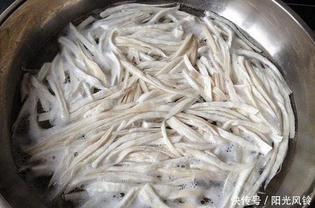 杏鲍菇|便秘最怕这“菜”,坚持一周吃3次,清肠排宿便,大肚腩变平坦了